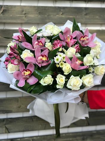 Букет цветов из: Розы и Хризантемы в Хотьково