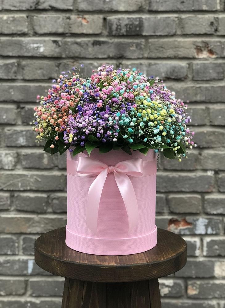 Цветочная композиция из Гипсофила и Розы в шляпной коробке в Хотьково