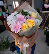 Букет цветов из:  Герберы, Розы и Хризантемы в Хотьково