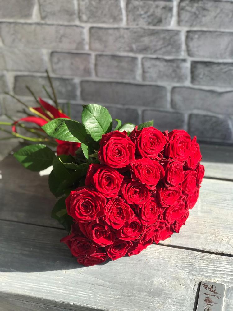 Букет Красные розы Фридом в Хотьково