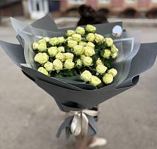 Букет Белые кустовые розы Солинеро в Хотьково