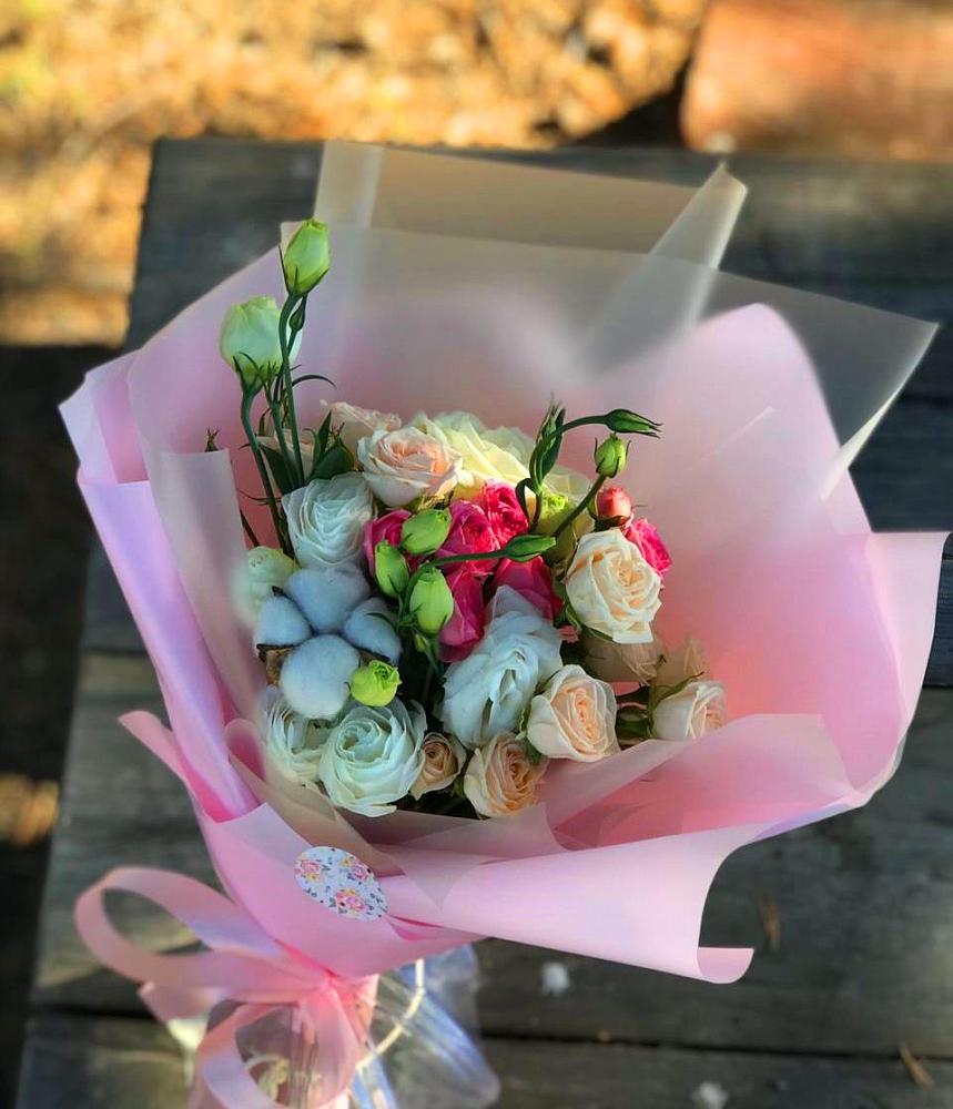 Букет цветов из: Розы и Лизиантусы в Хотьково