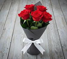 Букет 5 Красных роз Эдлесс Лав в Хотьково