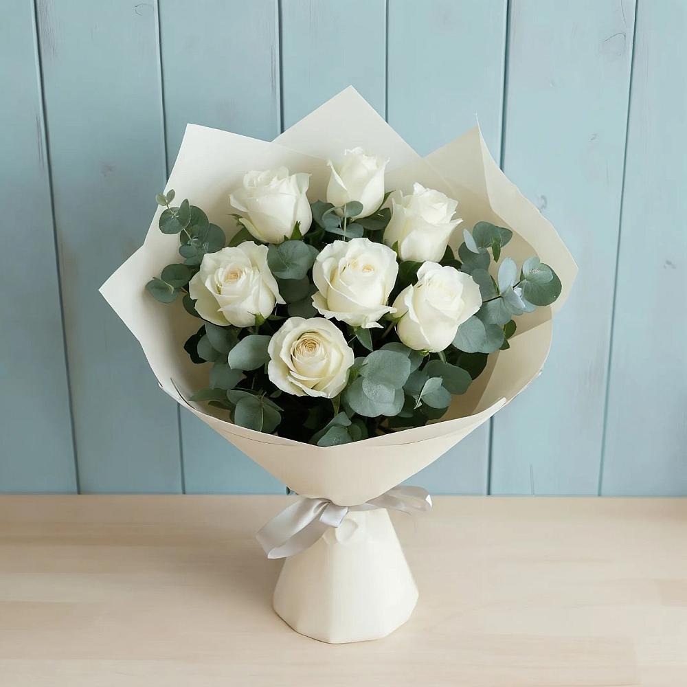 Букет Белые розы в Эвкалипте в Хотьково