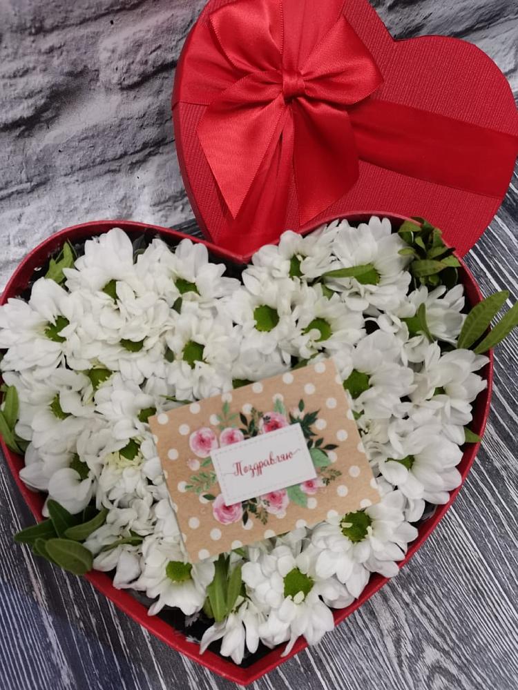 Цветочная композиция из Хризантемы в виде сердца в Хотьково