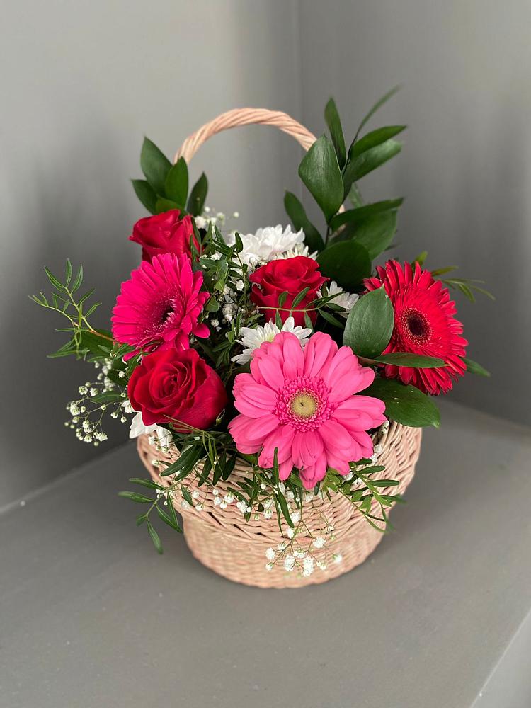 Цветочная композиция из Розы, Хризантемы и Герберы в корзине в Хотьково