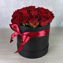 Цветочная композиция из Розы в шляпной коробке в Хотьково