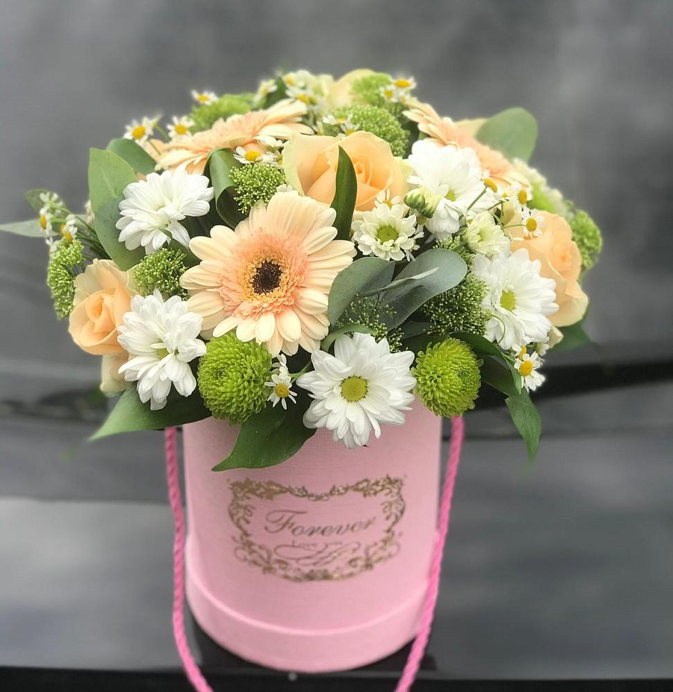 Цветочная композиция из Розы, Герберы и Хризантемы в шляпной коробке в Хотьково