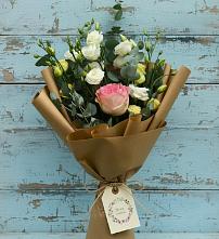 Букет цветов из:  Розы и Лизиантусы в Хотьково
