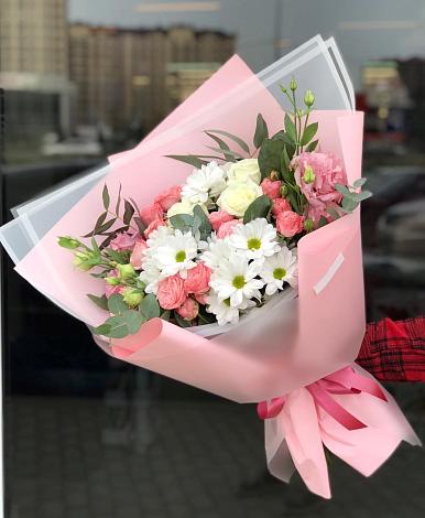 Букет цветов из: Розы, Лизиантусы и Хризантемы в Хотьково